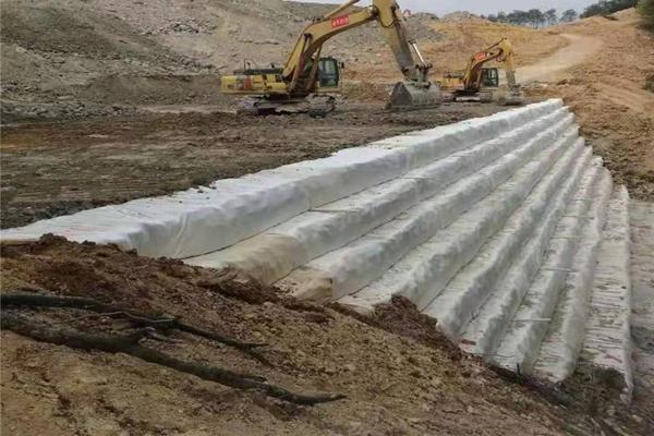 高强加筋土工布防水吗  第2张