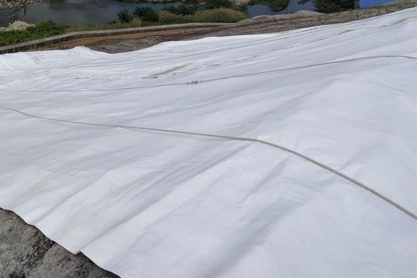 在大型仓储工程中土工布的作用 第1张